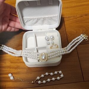 Elegant Pearl Jewelry Set With Travel Case